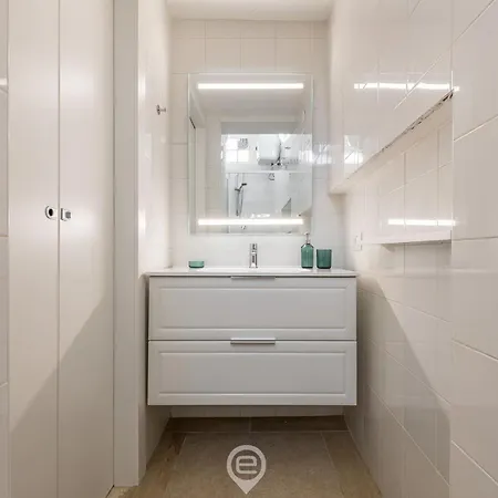 Estay - The White - Cozy Retreat Apartment
